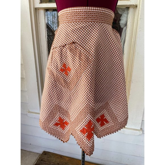 Vintage Brown Gingham Checked Smocked Embroidered Half Apron - Picture 4 of 8